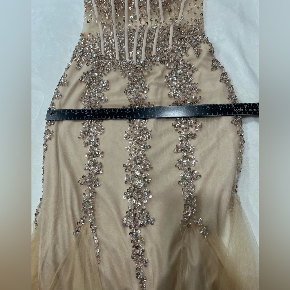 Dress - Picture 4 of 11
